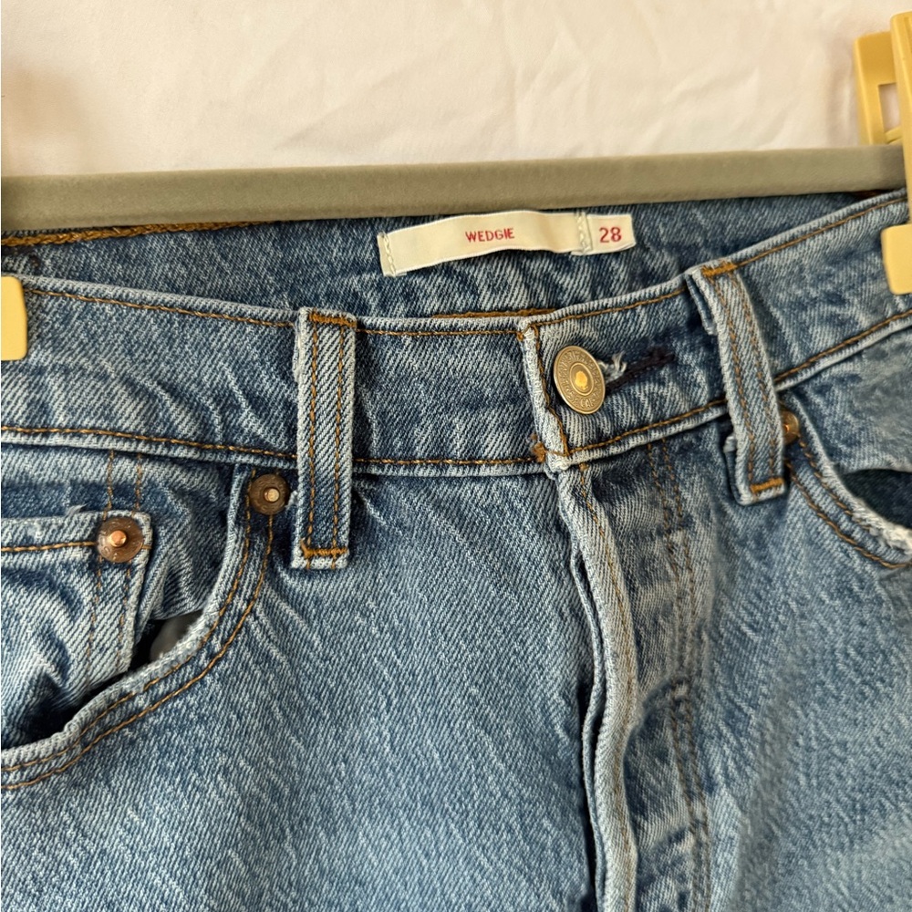 Levi's Women's 28 Wedgie Skinny Denim Jeans Medium‎ Wash - Picture 3 of 8